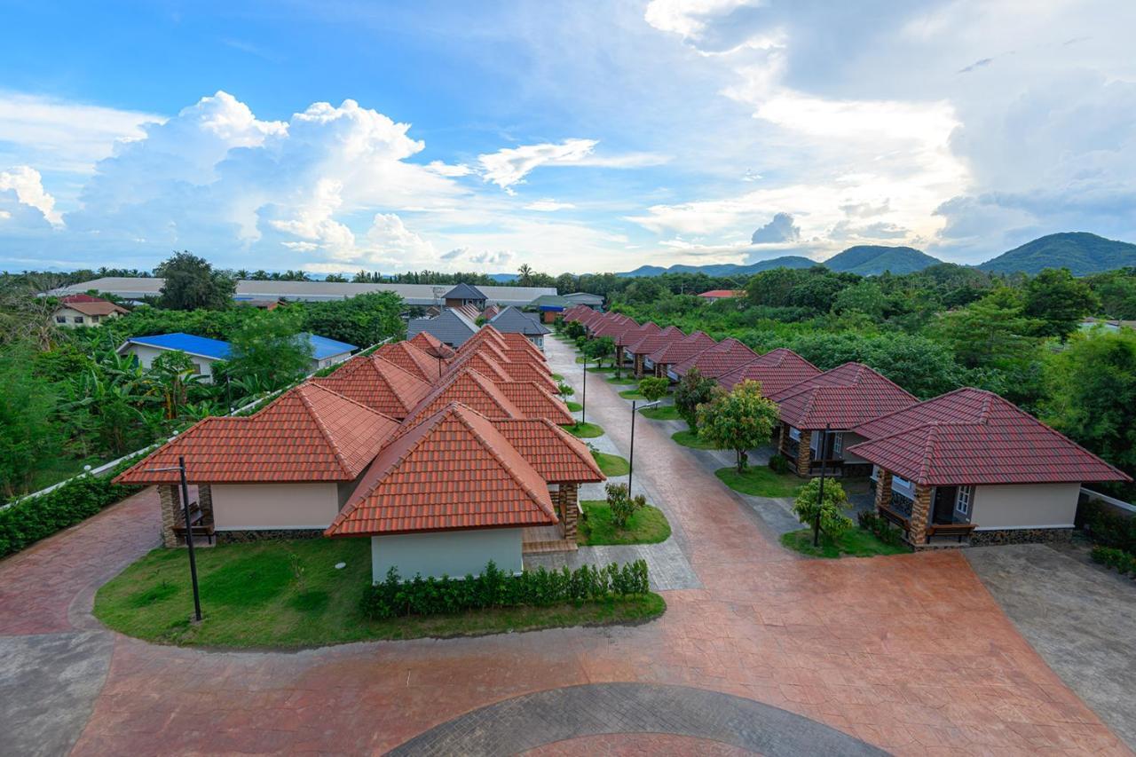 Avarin Resort Pakchong Exterior photo